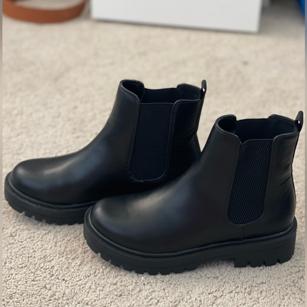 Womes “Soda” brand boots.